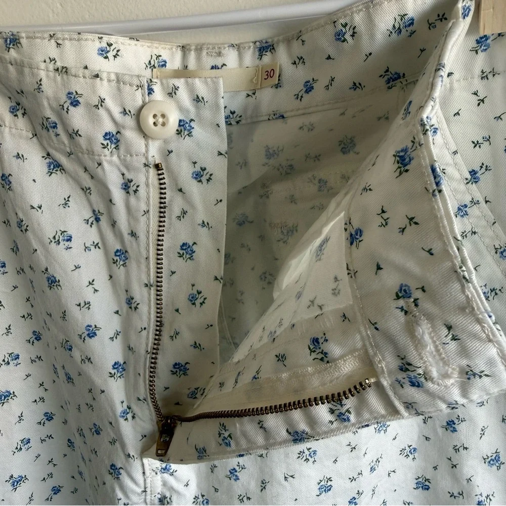 Levi’s “Isabel” Floral White ‘94 Baggy Cargo Pants NWOT - Picture 3 of 7